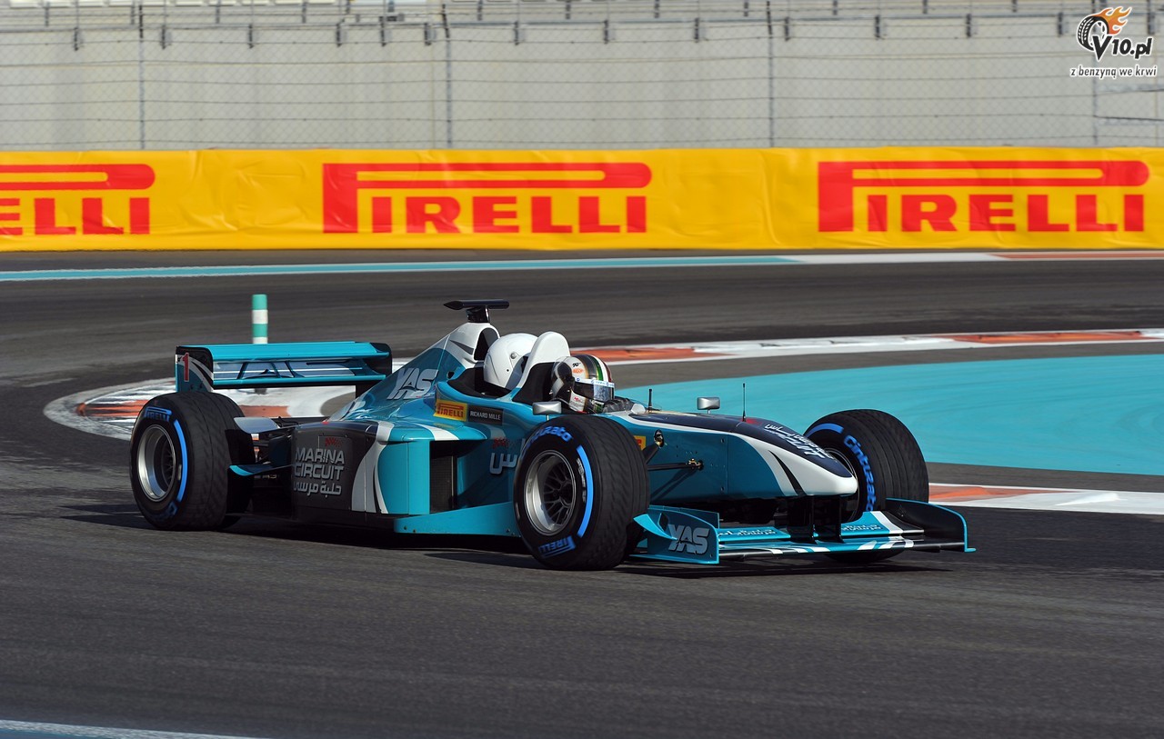Pirelli rozpoczyna sezon 2012