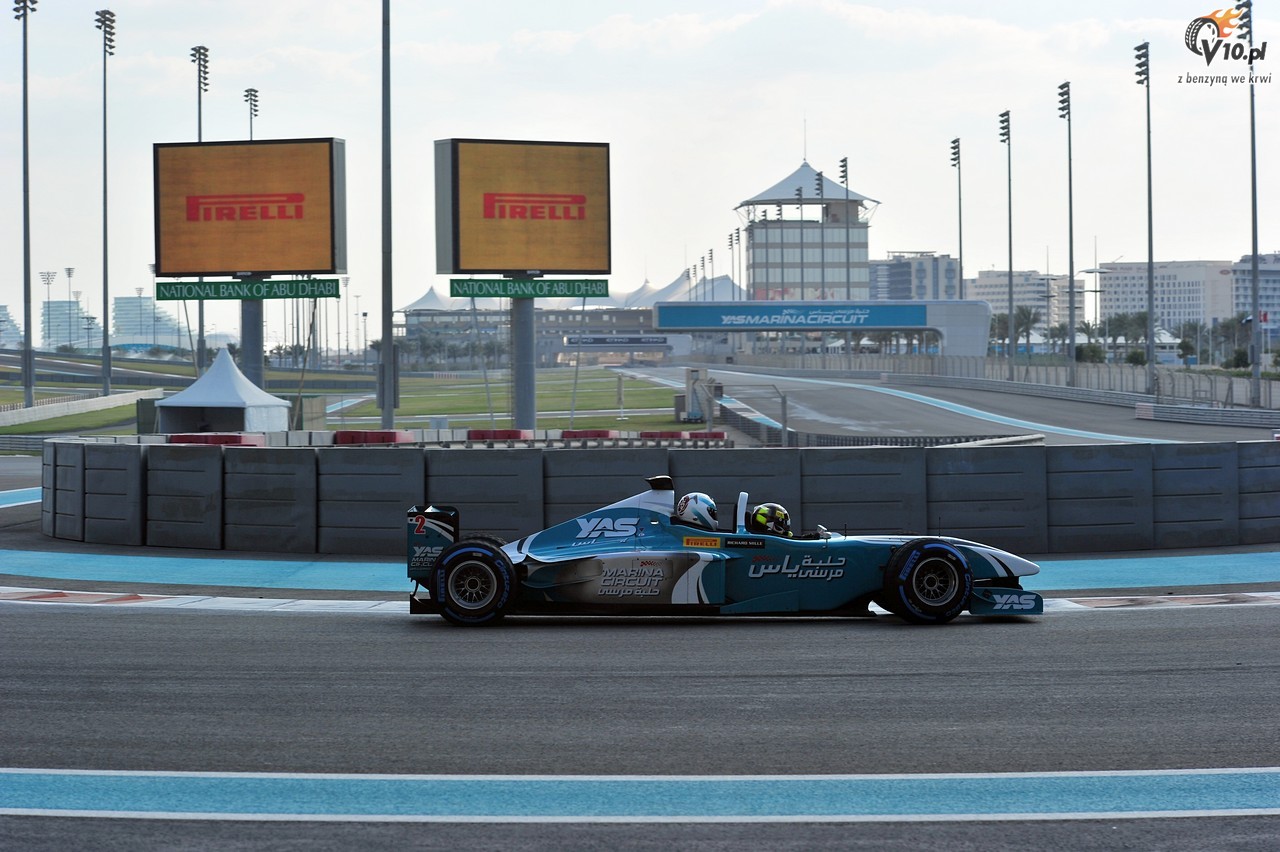 Pirelli rozpoczyna sezon 2012