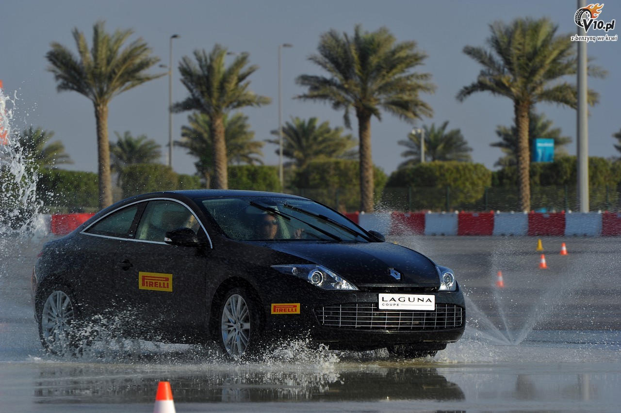 Pirelli rozpoczyna sezon 2012