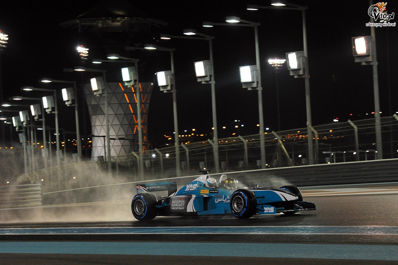 Pirelli rozpoczyna sezon 2012