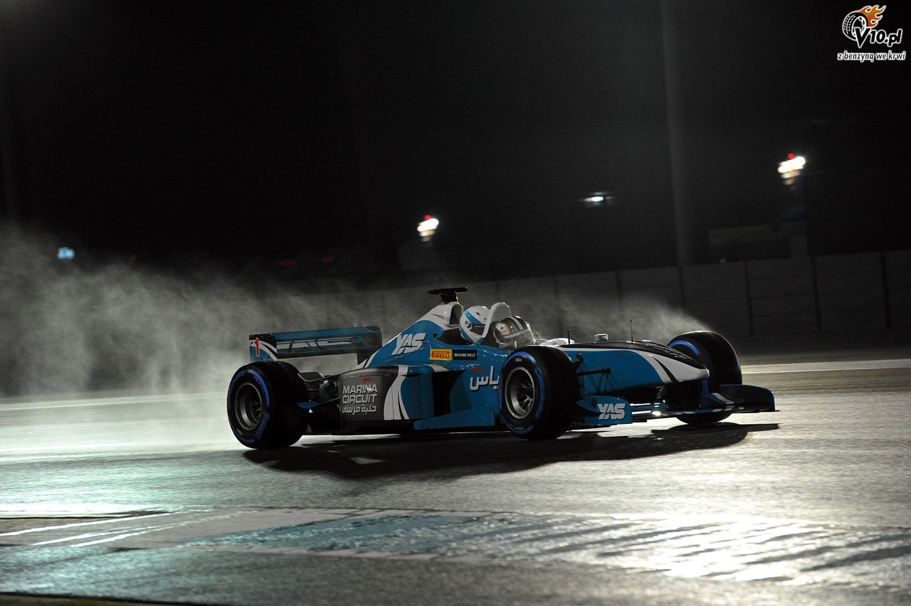 Pirelli rozpoczyna sezon 2012