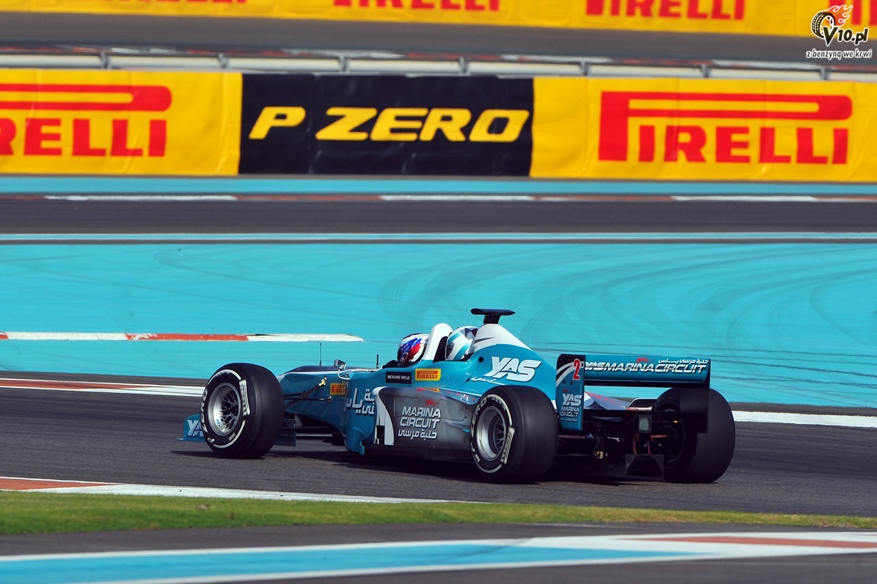 Pirelli rozpoczyna sezon 2012