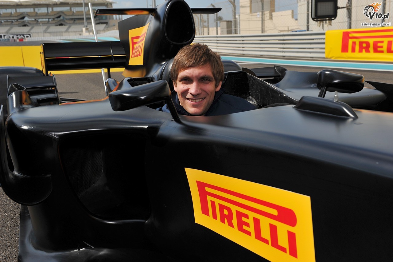 Pirelli rozpoczyna sezon 2012