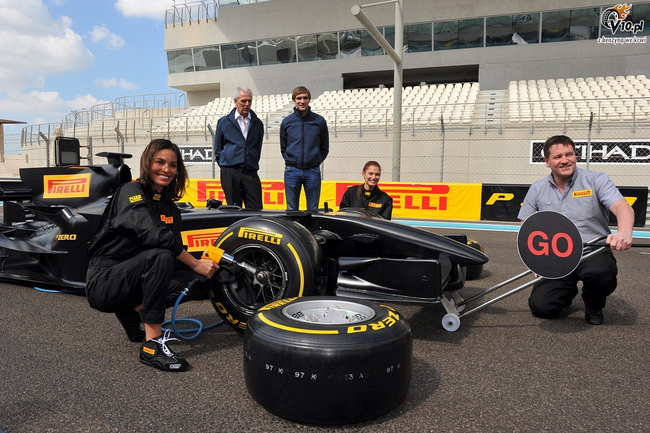 Pirelli rozpoczyna sezon 2012