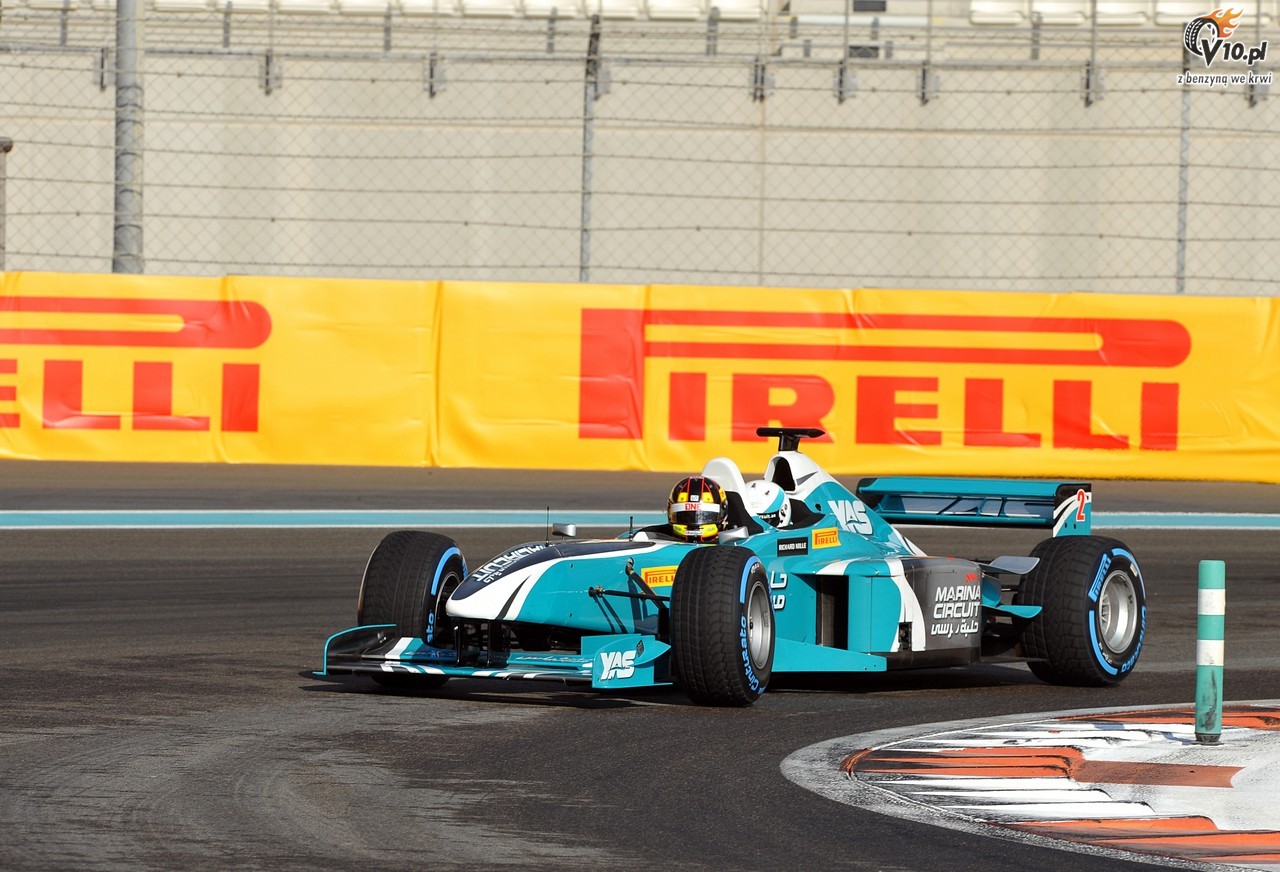 Pirelli rozpoczyna sezon 2012