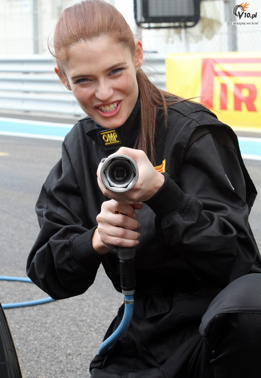 Pirelli rozpoczyna sezon 2012