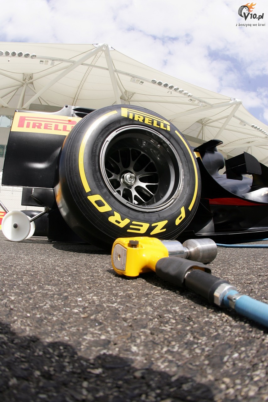 Pirelli rozpoczyna sezon 2012