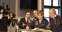 Red Bull świętuje podwójne mistrzostwo sezonu 2012 w Grazu Red Bull świętuje podwójne mistrzostwo sezonu 2012 w Grazu