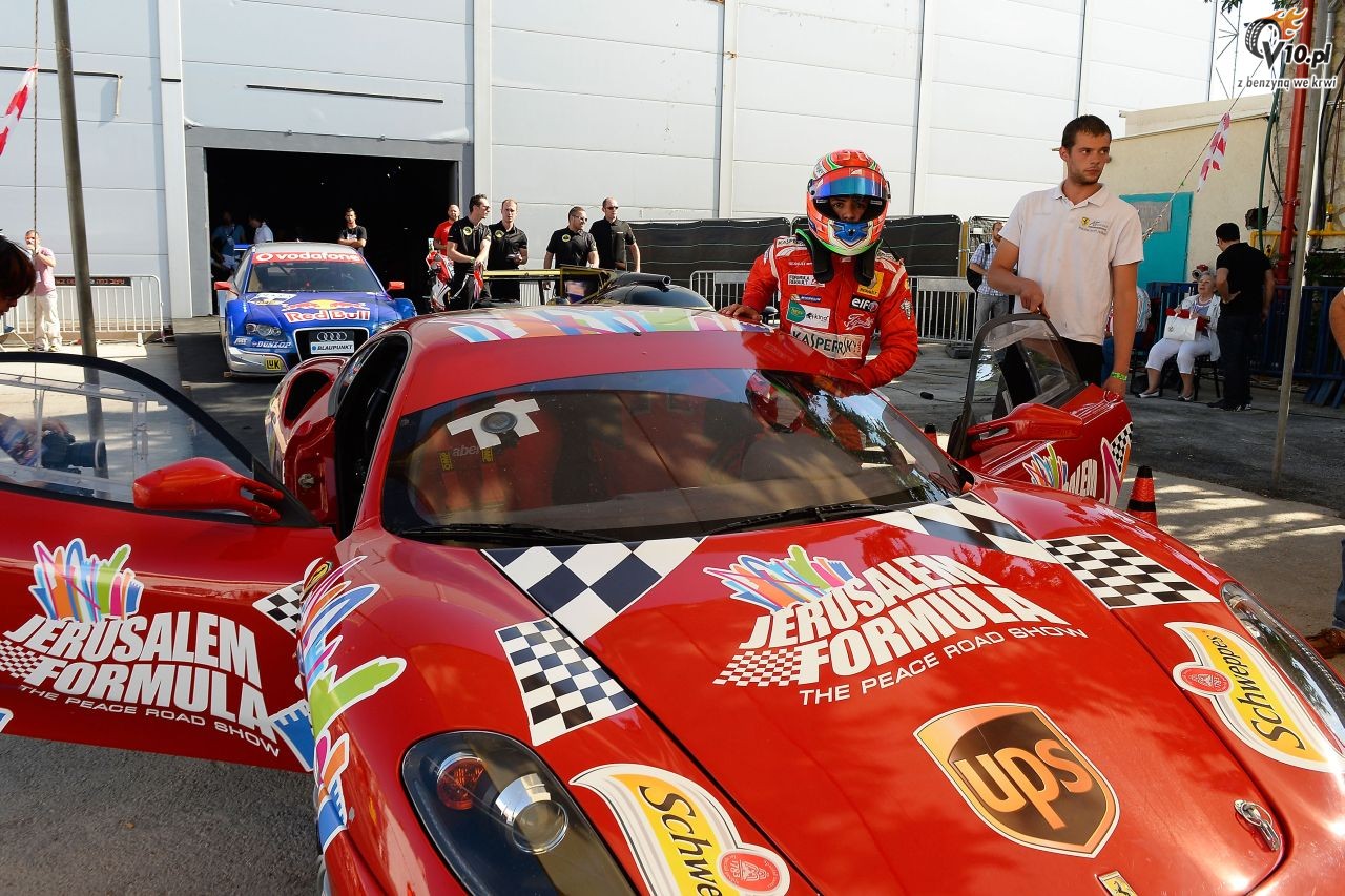 Ferrari F60 na ulicach Jerozolimy