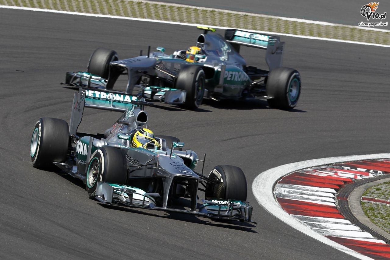 Hamilton: Raikkonen sprawiby Vettelowi kopoty w Red Bullu
