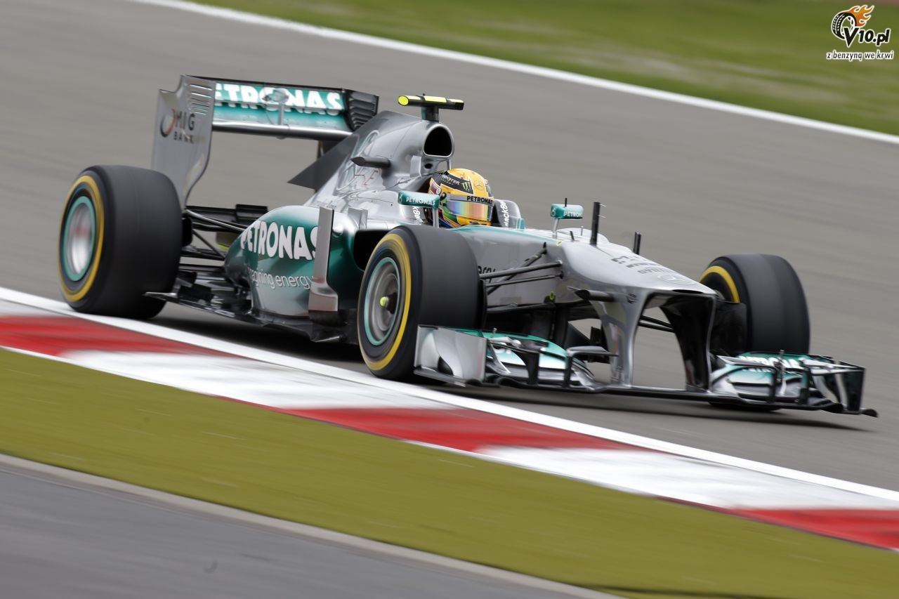 GP Niemiec - kwalifikacje: Hamilton pokona Vettela na Nurburgringu. Wpadka Rosberga