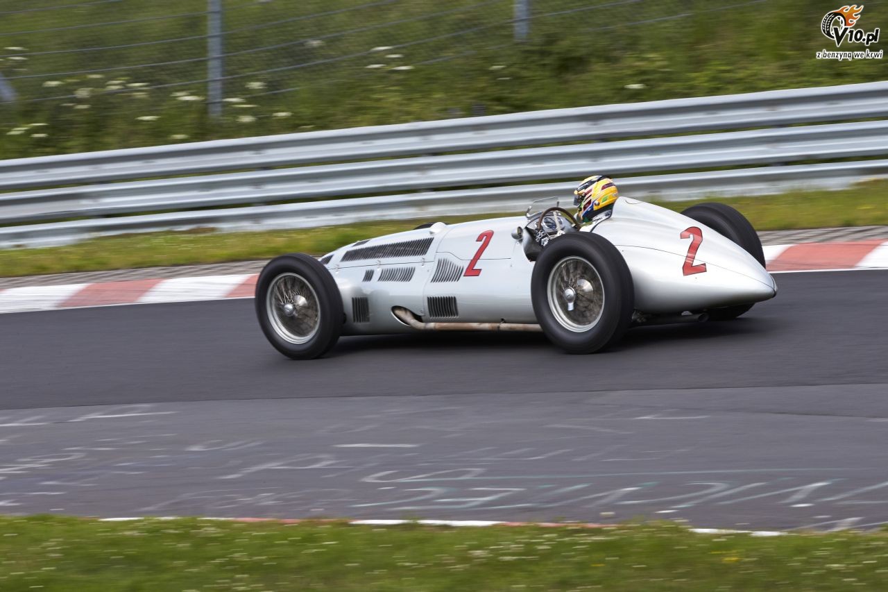 Video: Hamilton i Rosberg podruj historycznymi bolidami Mercedesa po Nurburgring Nordschleife