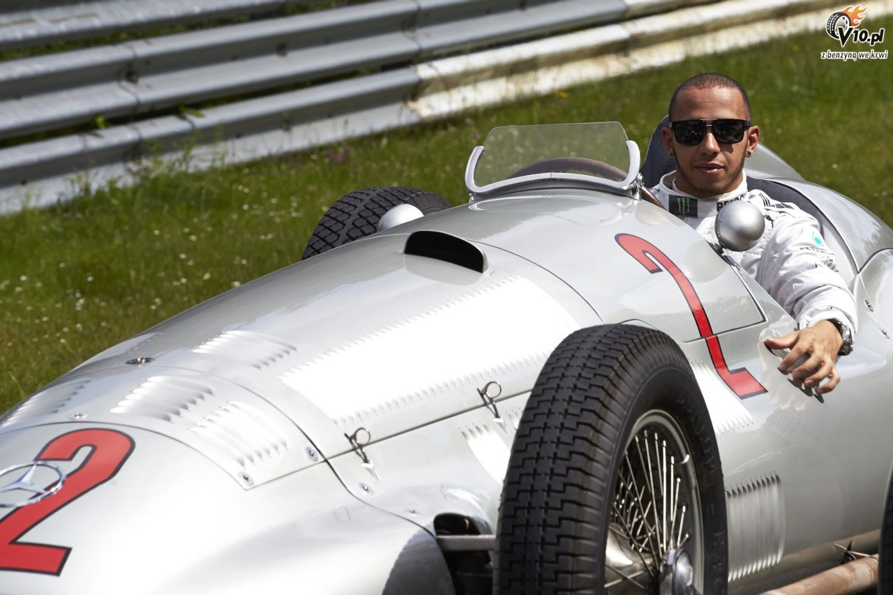 Video: Hamilton i Rosberg podruj historycznymi bolidami Mercedesa po Nurburgring Nordschleife