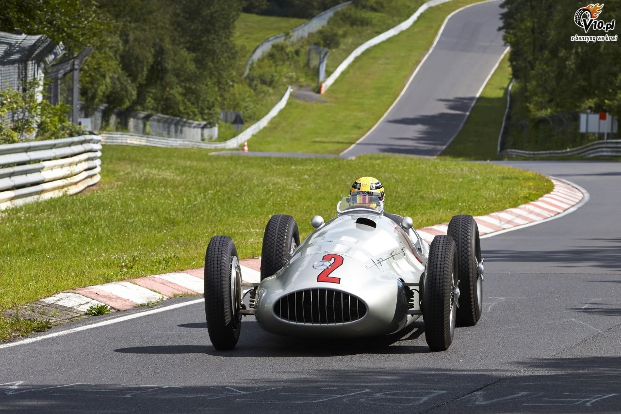 Video: Hamilton i Rosberg podruj historycznymi bolidami Mercedesa po Nurburgring Nordschleife