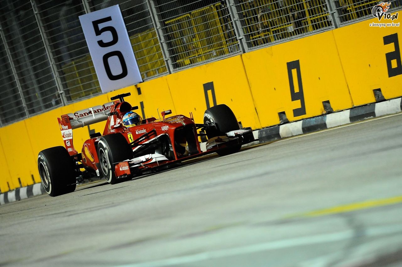 GP Singapuru - wycig: Vettel byszczy w wiatach Marina Bay