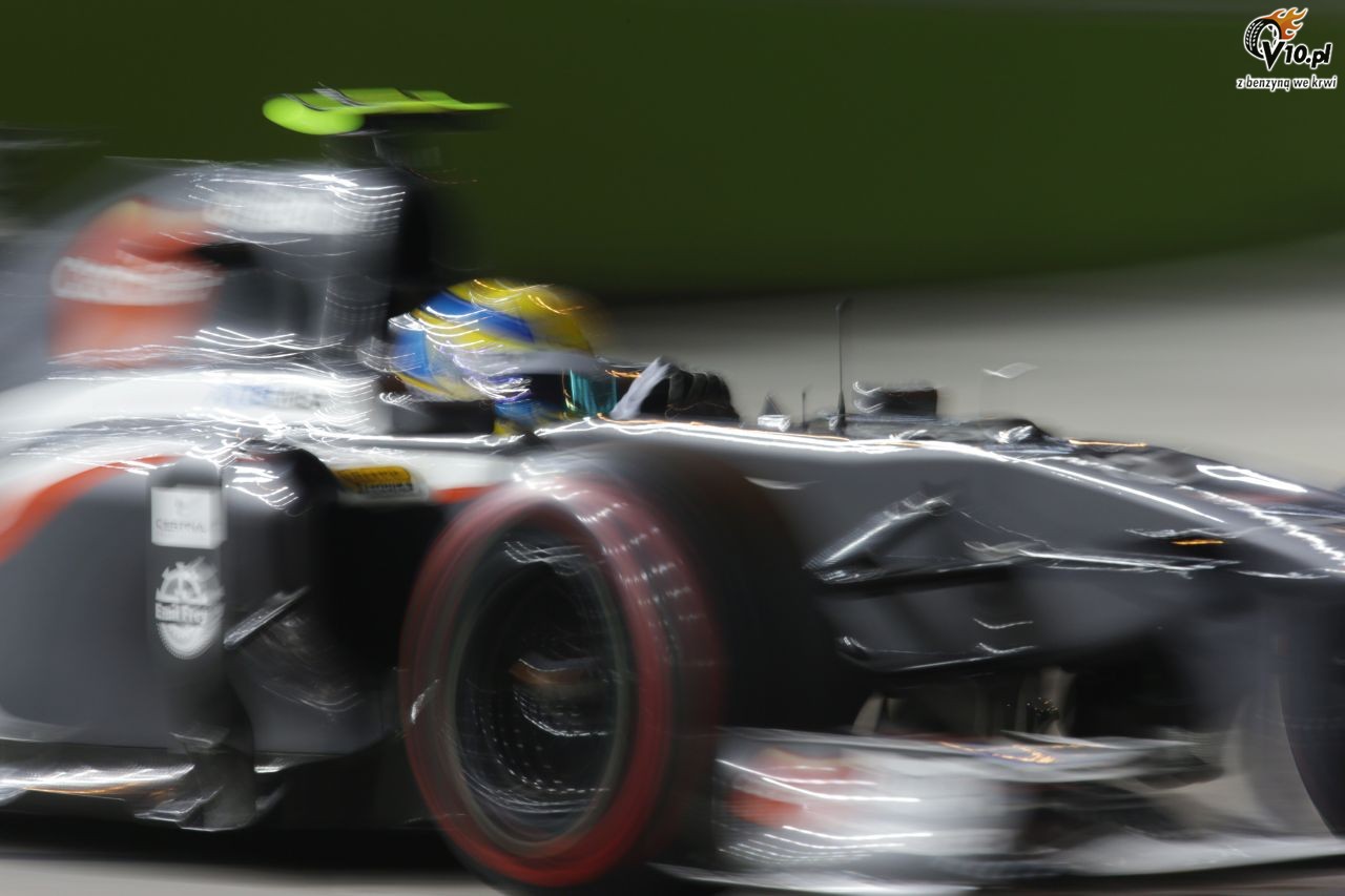 GP Singapuru - kwalifikacje: Vettel ocala na pole position, Raikkonena rozbolay plecy