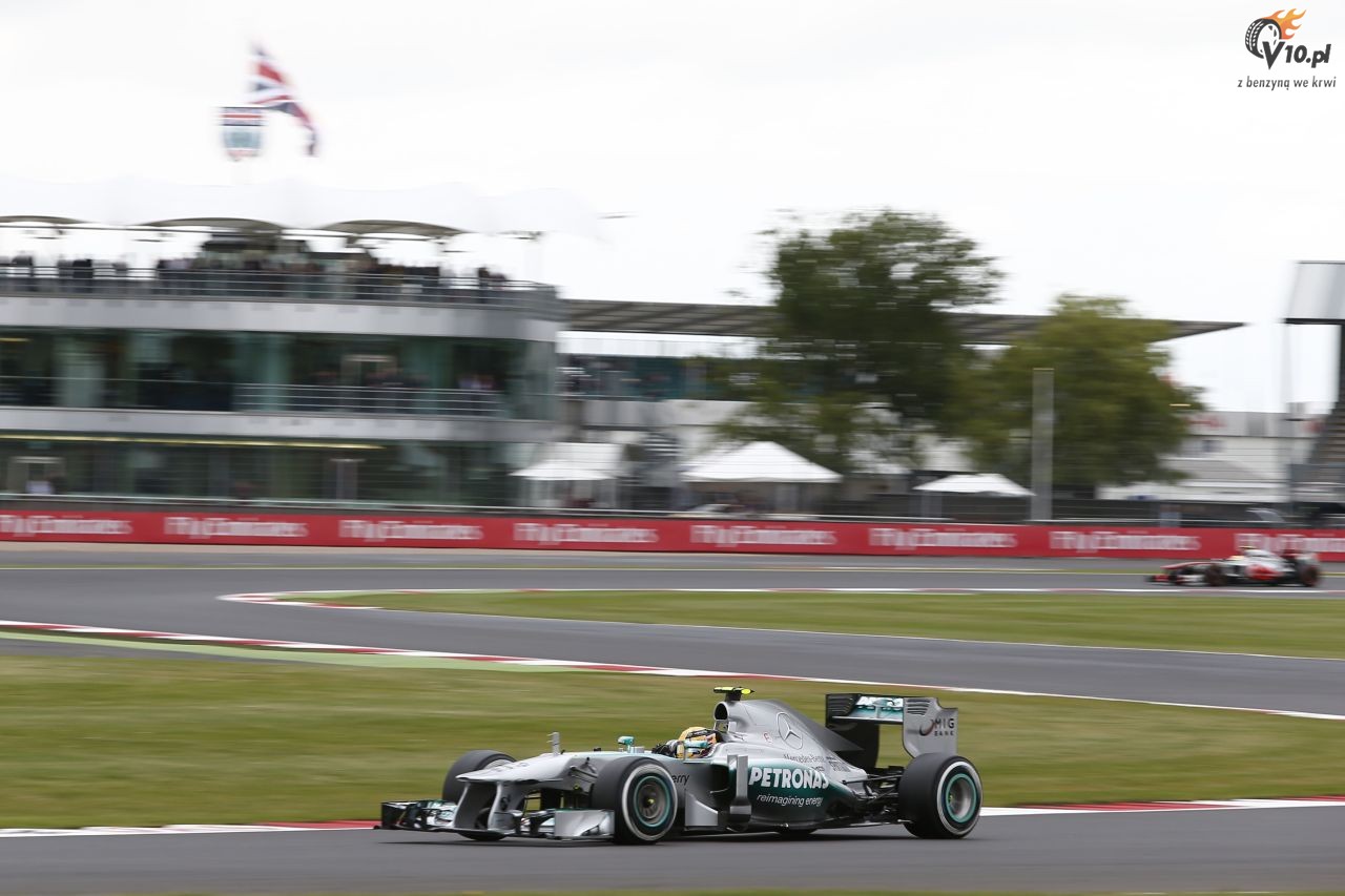 Vettel oszoomiony fenomenalnym okreniem Hamiltona
