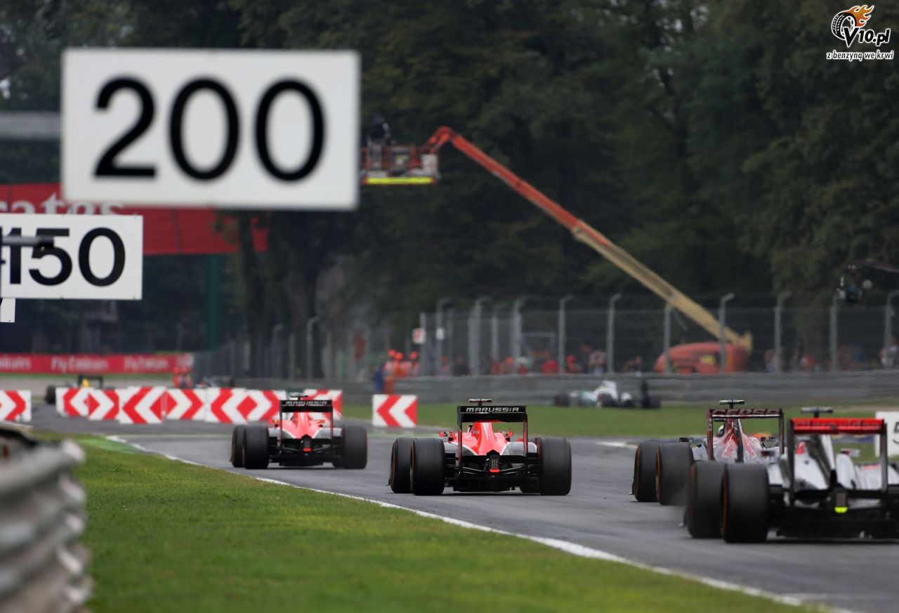FIA zaostrzya przepisy F1 ws. paliwa. Koniec z zatrzymywaniem bolidu poza alej serwisow