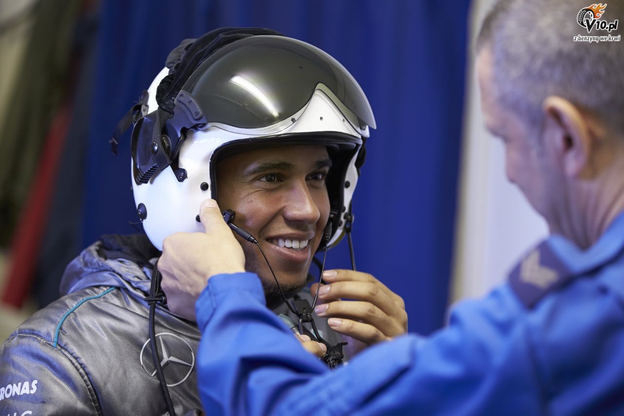 Lewis Hamilton - lot myliwcem RAF