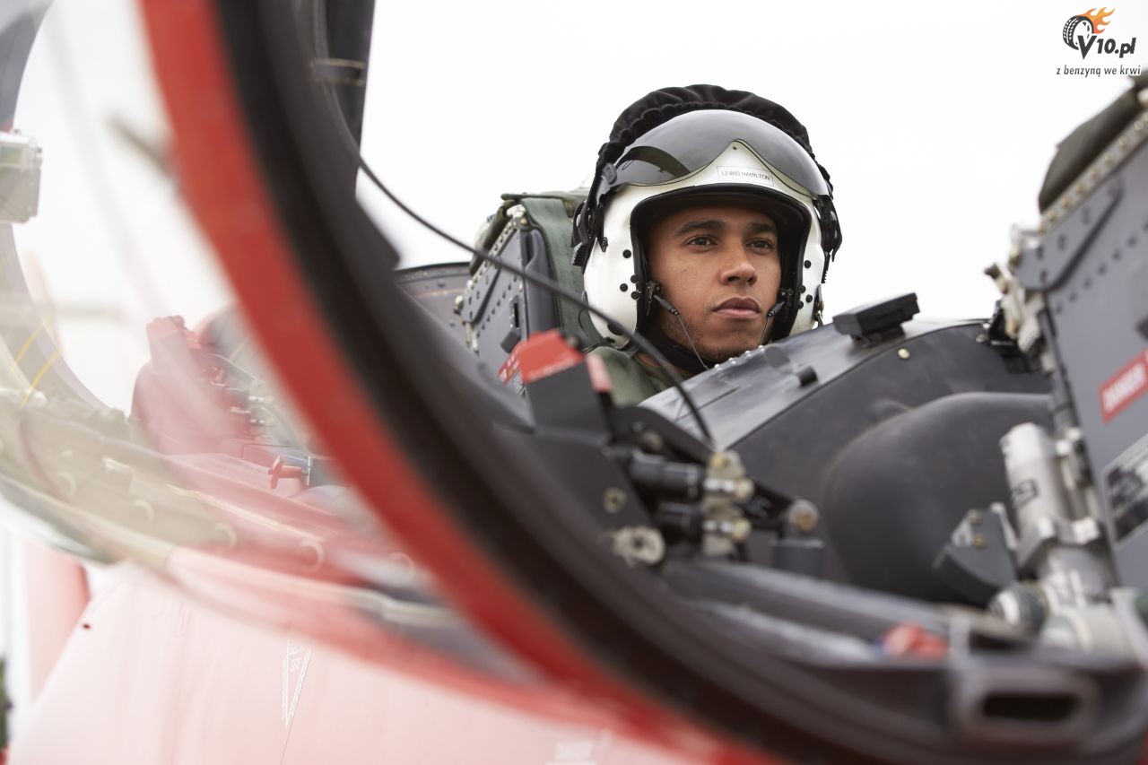 Lewis Hamilton - lot myliwcem RAF