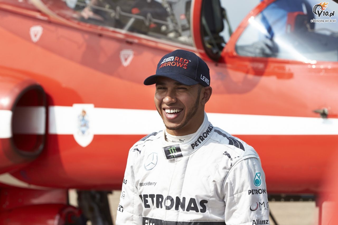 Lewis Hamilton - lot myliwcem RAF