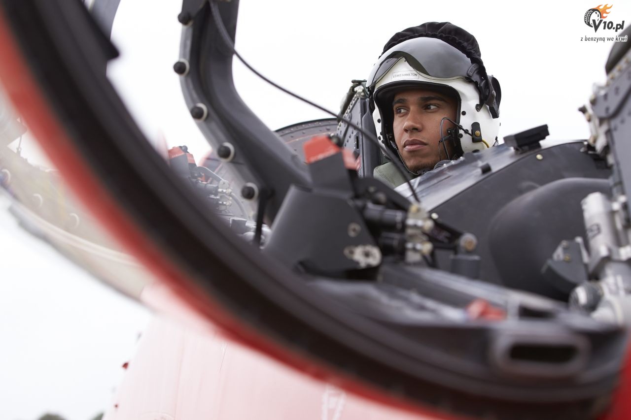 Lewis Hamilton - lot myliwcem RAF