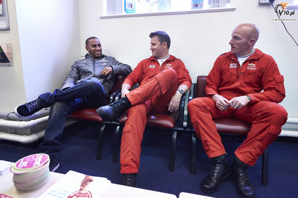 Lewis Hamilton - lot myliwcem RAF