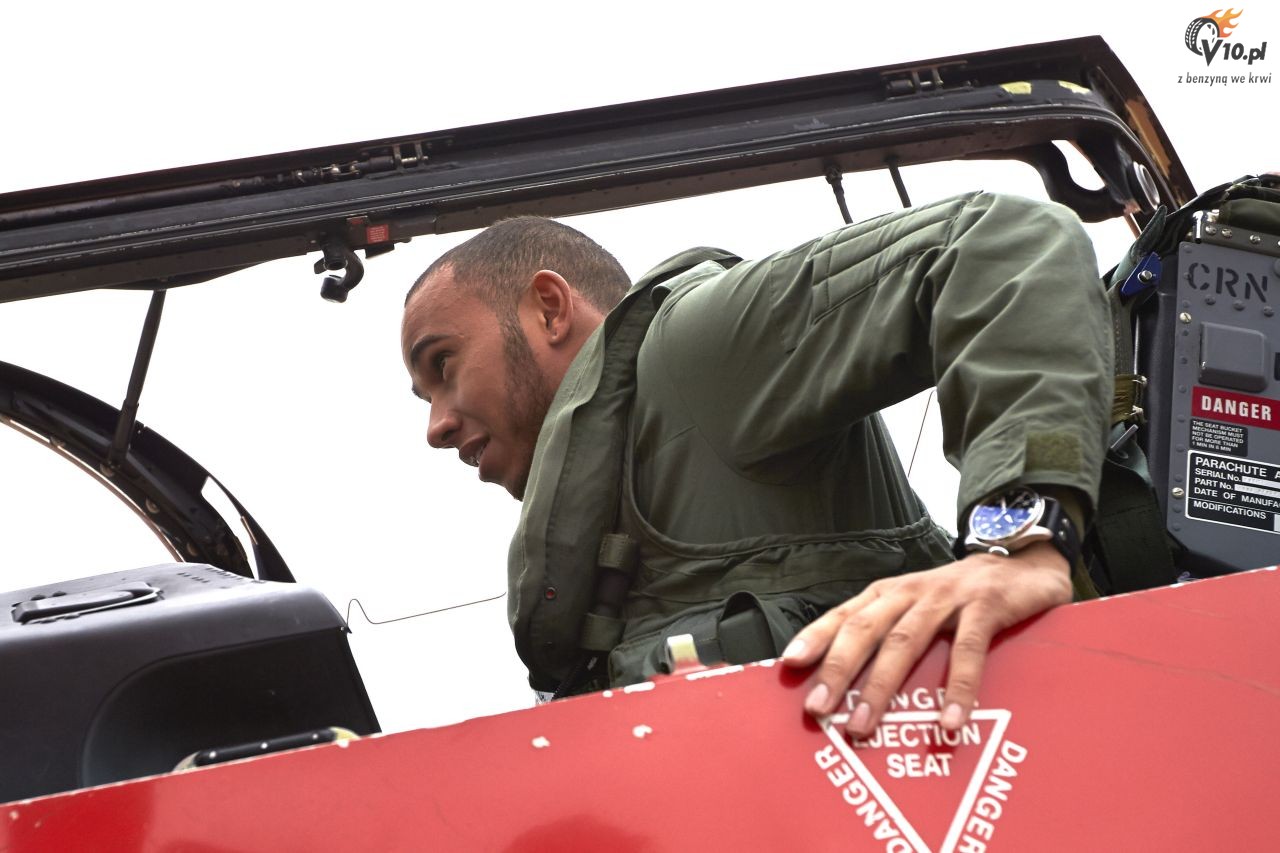 Lewis Hamilton - lot myliwcem RAF