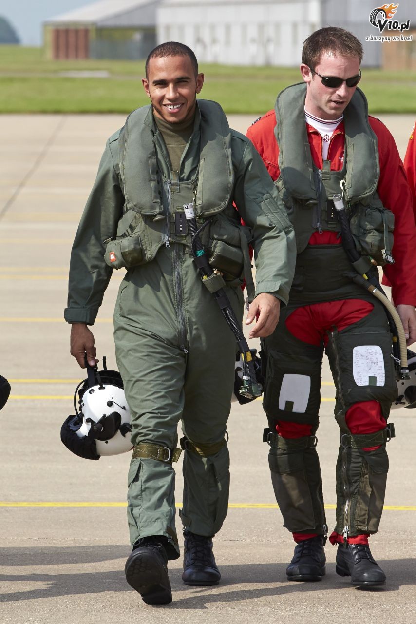 Lewis Hamilton - lot myliwcem RAF