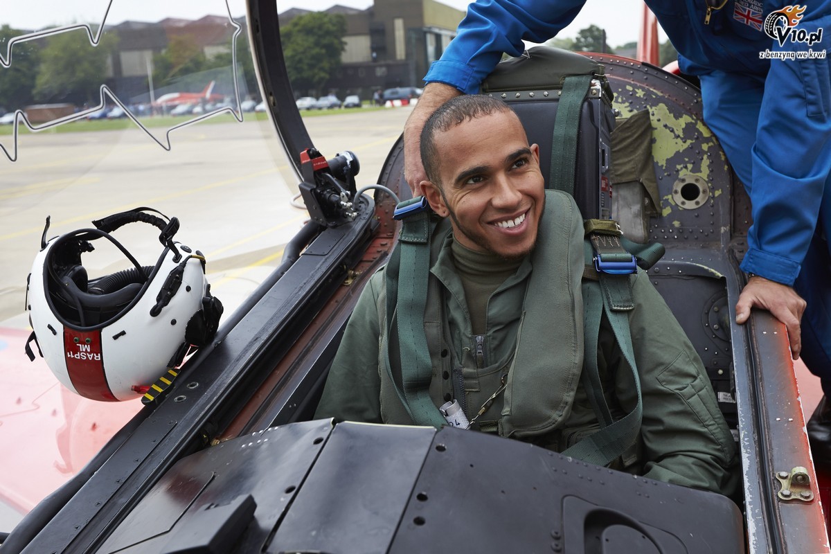 Video: Hamilton lata myliwcem RAF