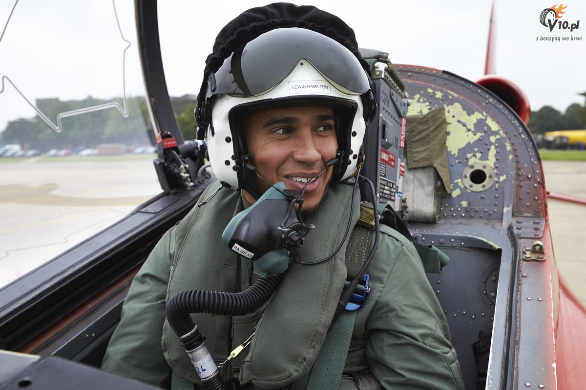 Lewis Hamilton - lot myliwcem RAF