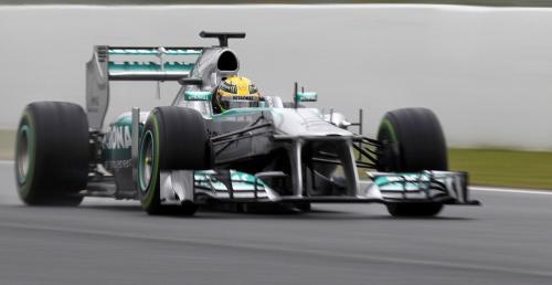 II testy F1 w Barcelonie: Deszczowy poranek pierwszego dnia dla Hamiltona