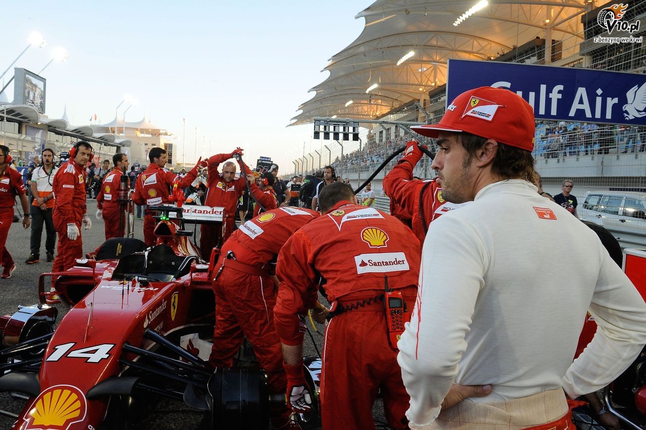 Alonso pokaza ironicznie zwyciski gest po GP Bahrajnu?