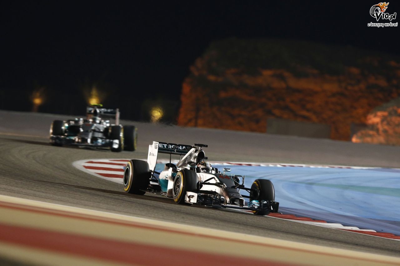 Rosberg studiowa nagrania z zeszorocznego pojedynku z Hamiltonem w Bahrajnie