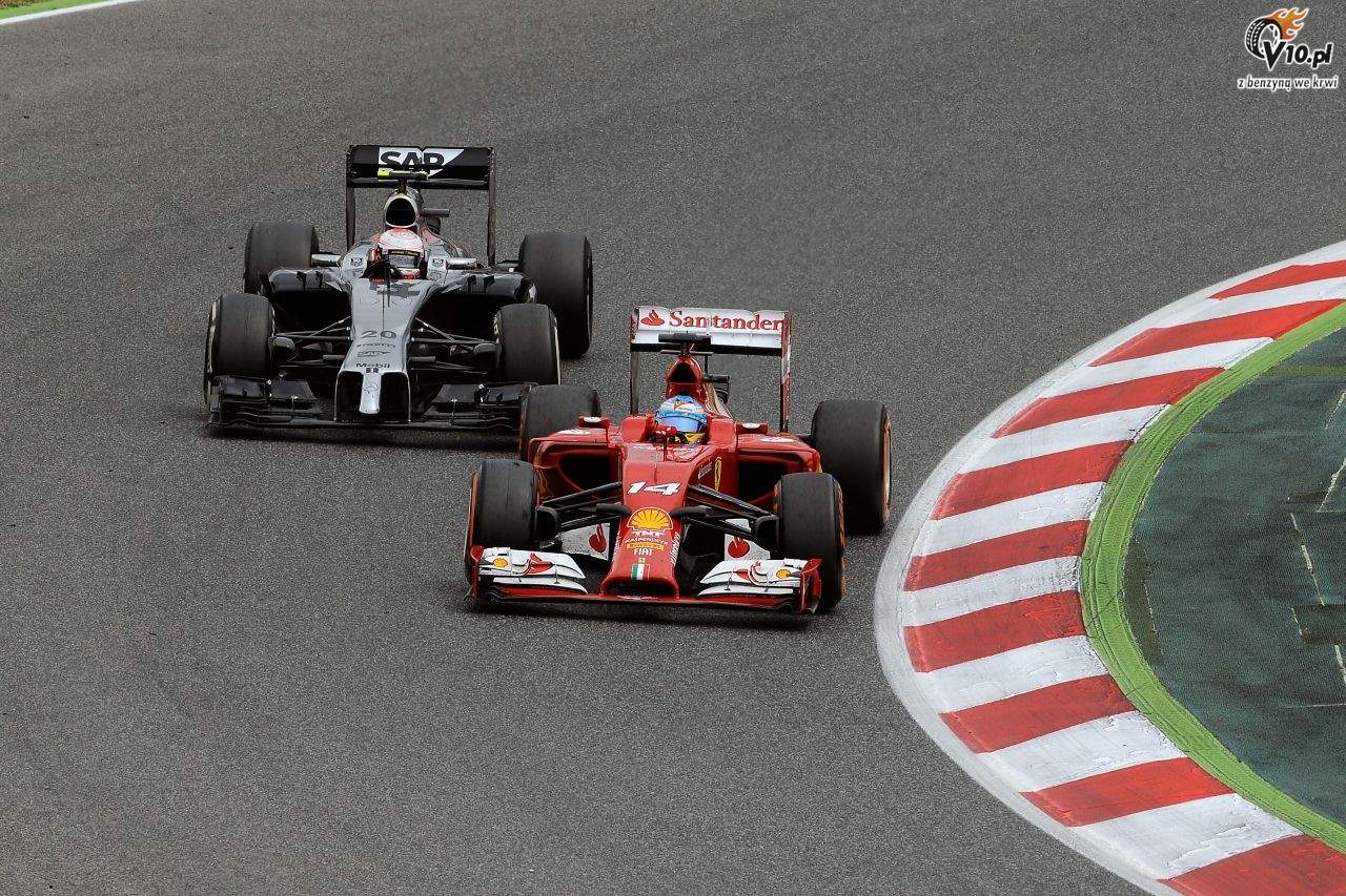 Alonso poruszony w ostatnim starcie bolidem Ferrari
