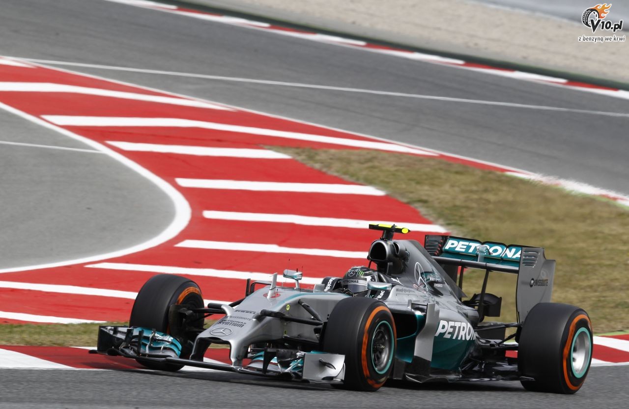 Mercedes testuje trbkowy wydech w bolidzie F1