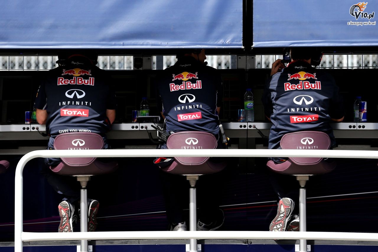 Red Bull zama ograniczenia radiowe w F1 podczas GP Singapuru?