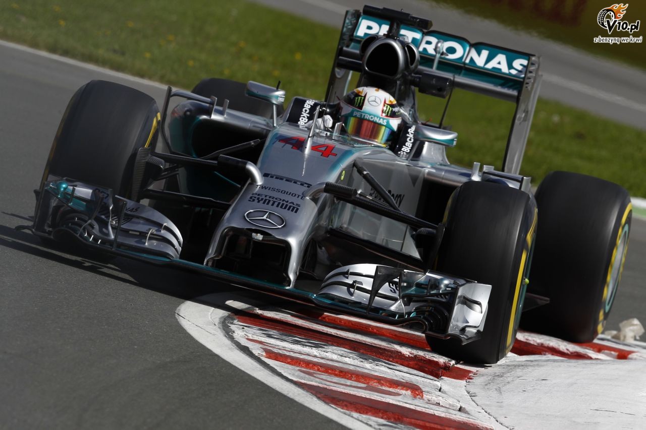 Hamilton wini siebie za porak