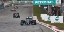 Hamilton: Powinienem dominowa nad Rosbergiem