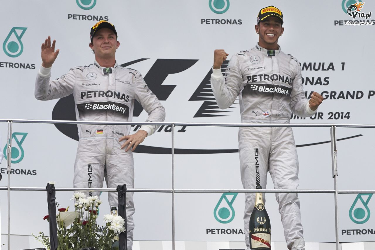 Hamilton: Zmiotem Rosberga
