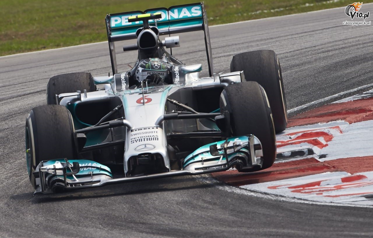GP Malezji - 3. trening: Mercedesy odskoczyy stawce. Problemy McLarena