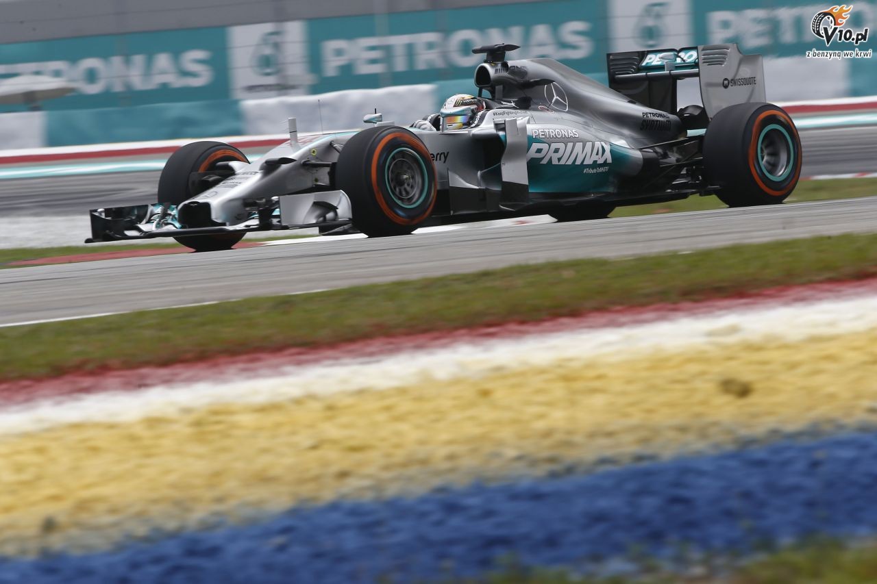 Hamilton dedykuje zwycistwo pasaerom zaginionego lotu z Malezji