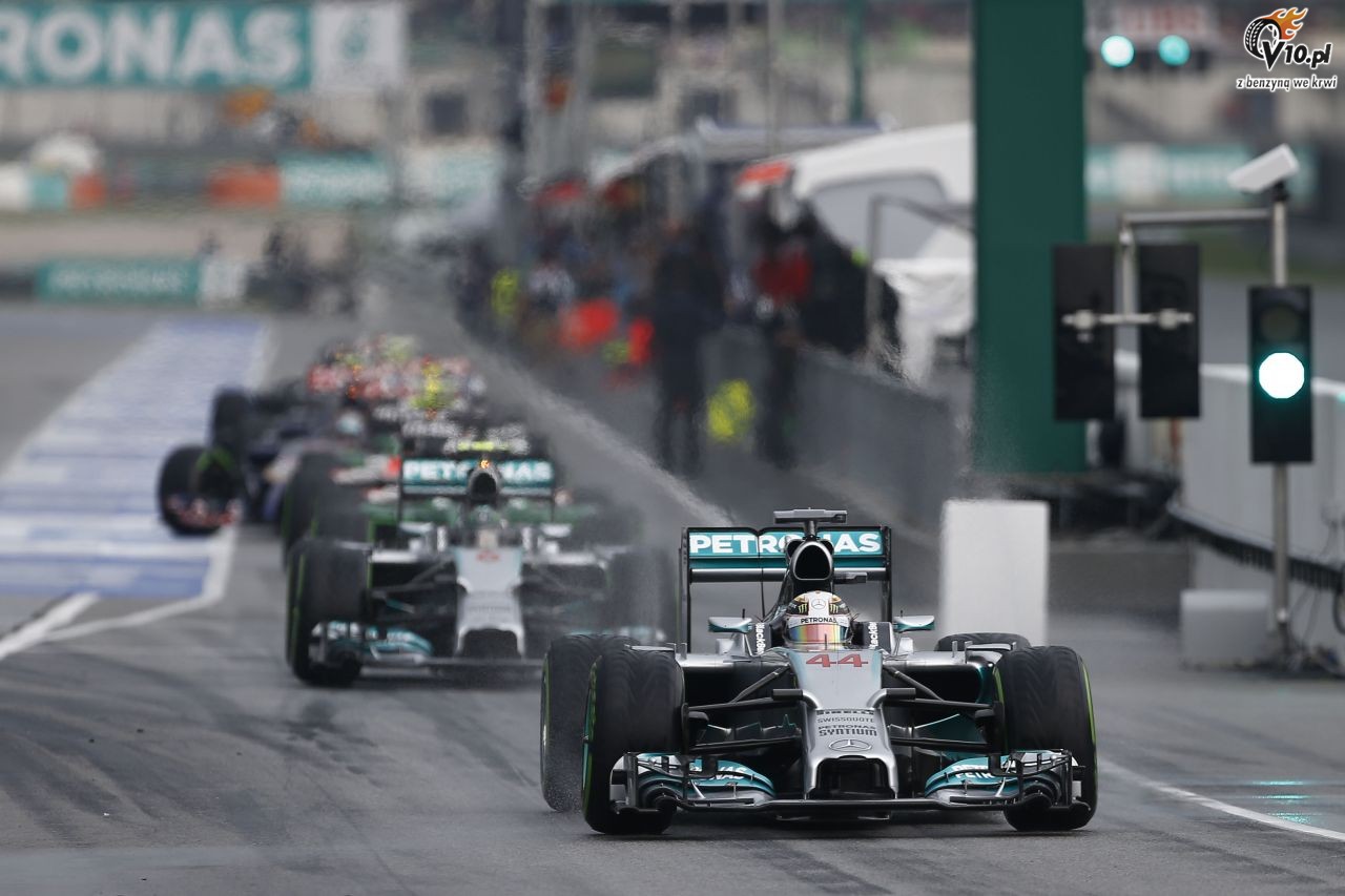 Hamilton: Zmiotem Rosberga