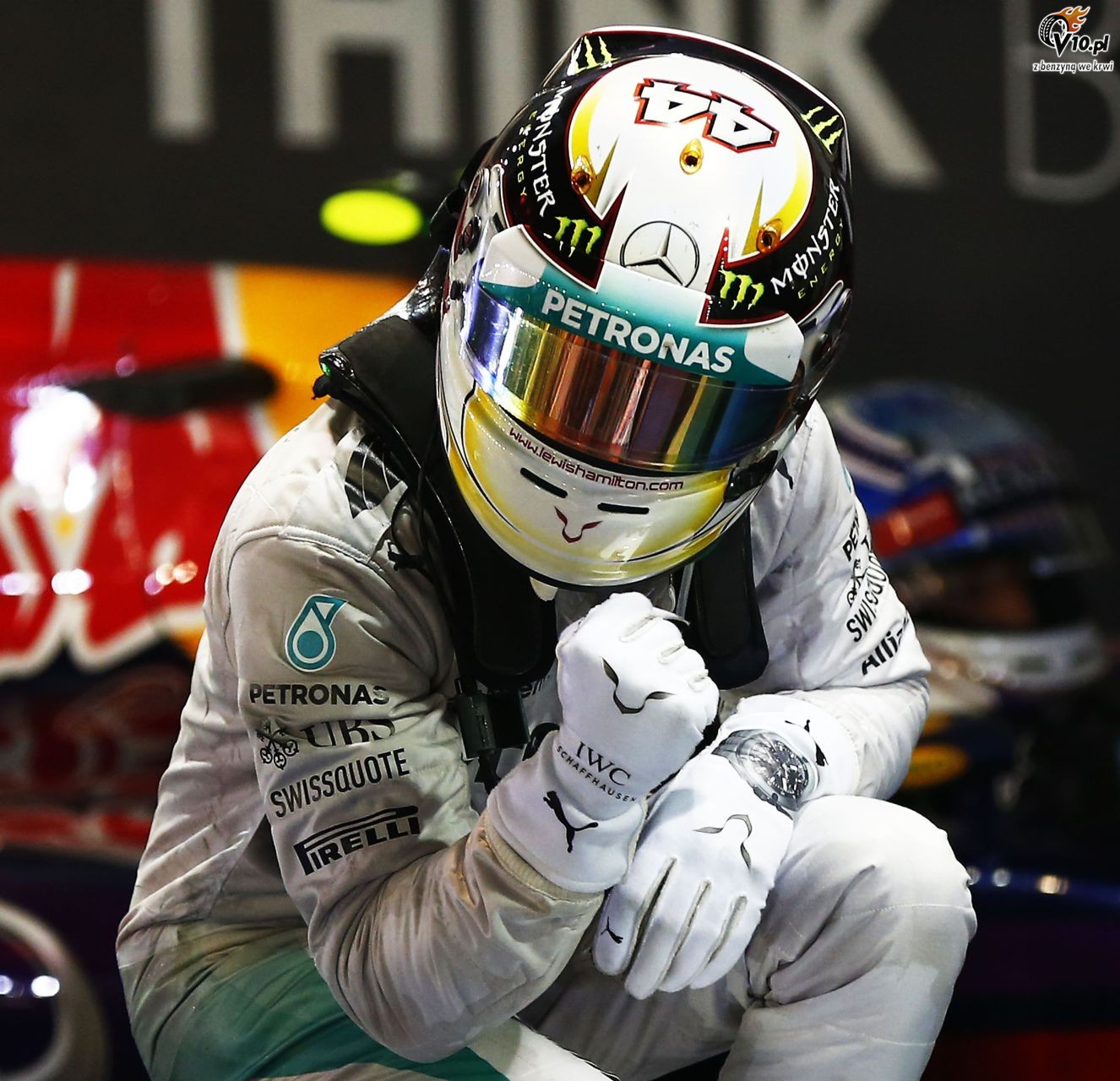 Hamilton uwiadomi Mercedesowi swoj warto