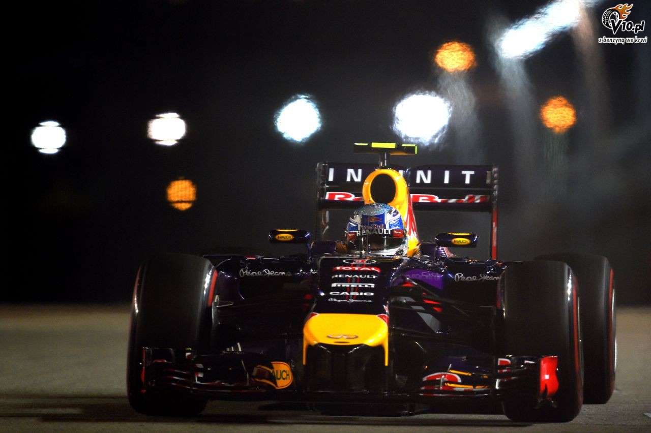 Red Bull zama ograniczenia radiowe w F1 podczas GP Singapuru?