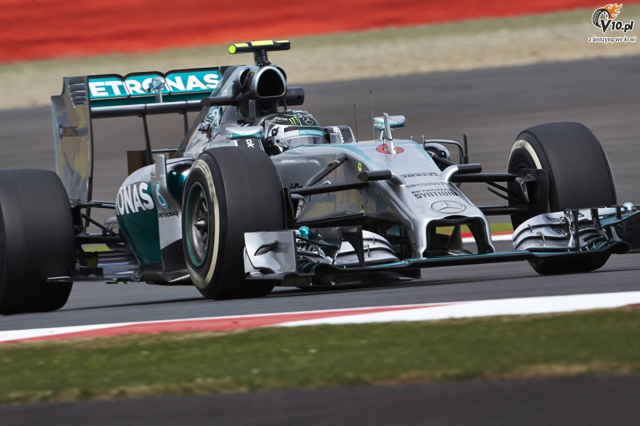 Hamilton: GP Niemiec nie jest domowym wycigiem Rosberga