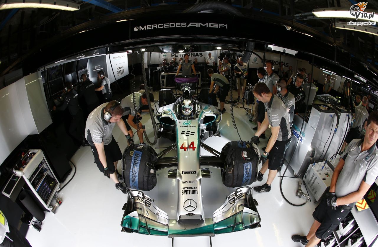 Mercedes skoryguje nietrafione przeoenia skrzyni biegw na GP Singapuru