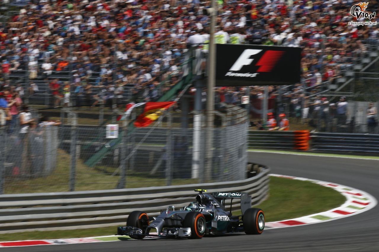 Rosberg boleje nad swoimi wycieczkami poza tor