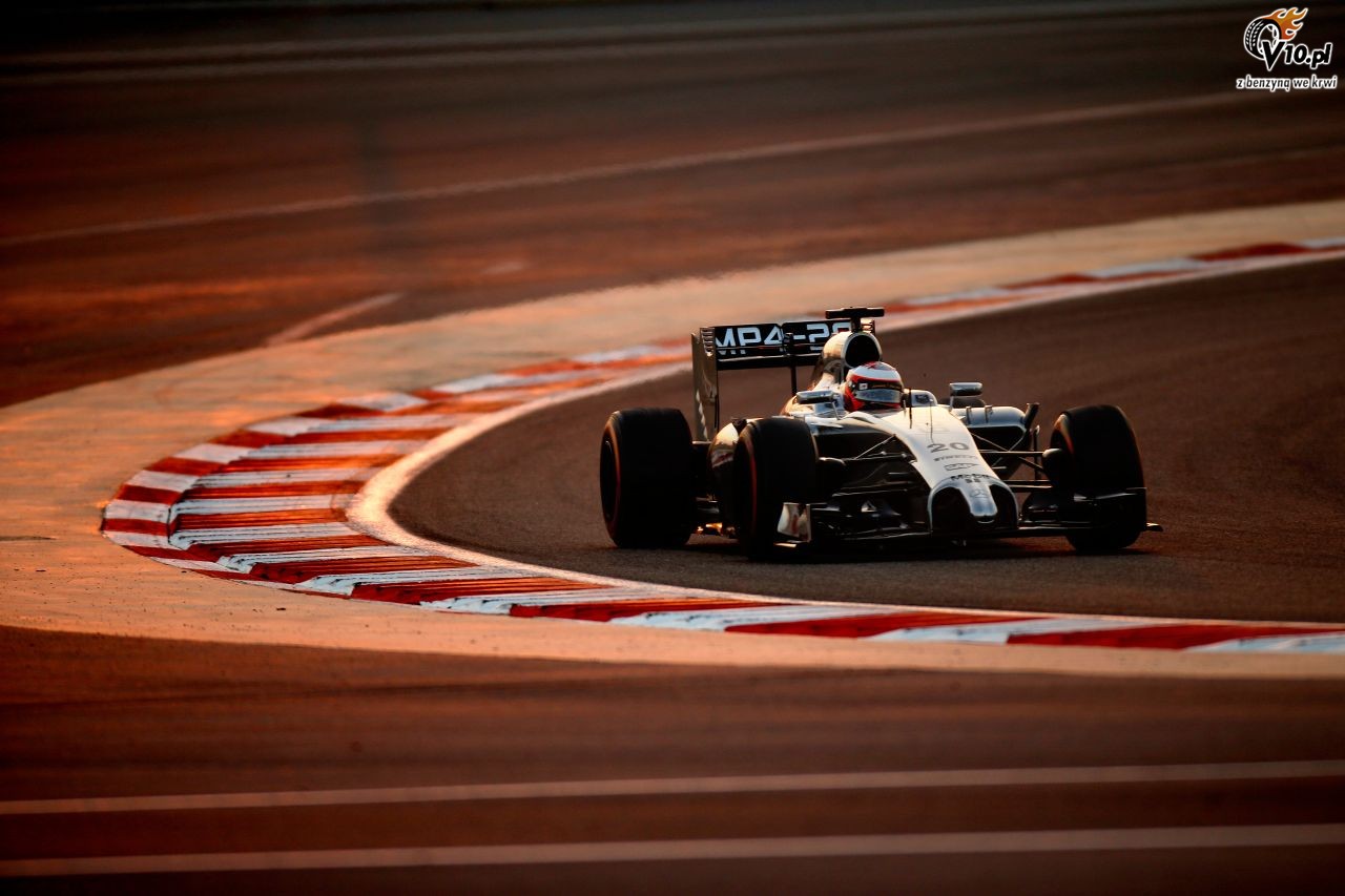 Testy F1 w Bahrajnie: Magnussen zdecydowanie najszybszy drugiego dnia