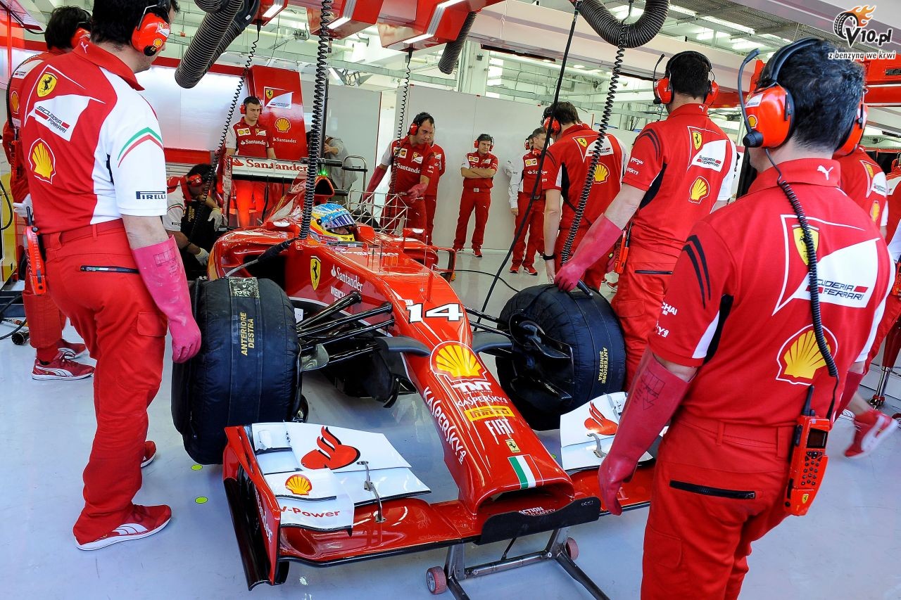 Testy F1 w Bahrajnie: Magnussen zdecydowanie najszybszy drugiego dnia